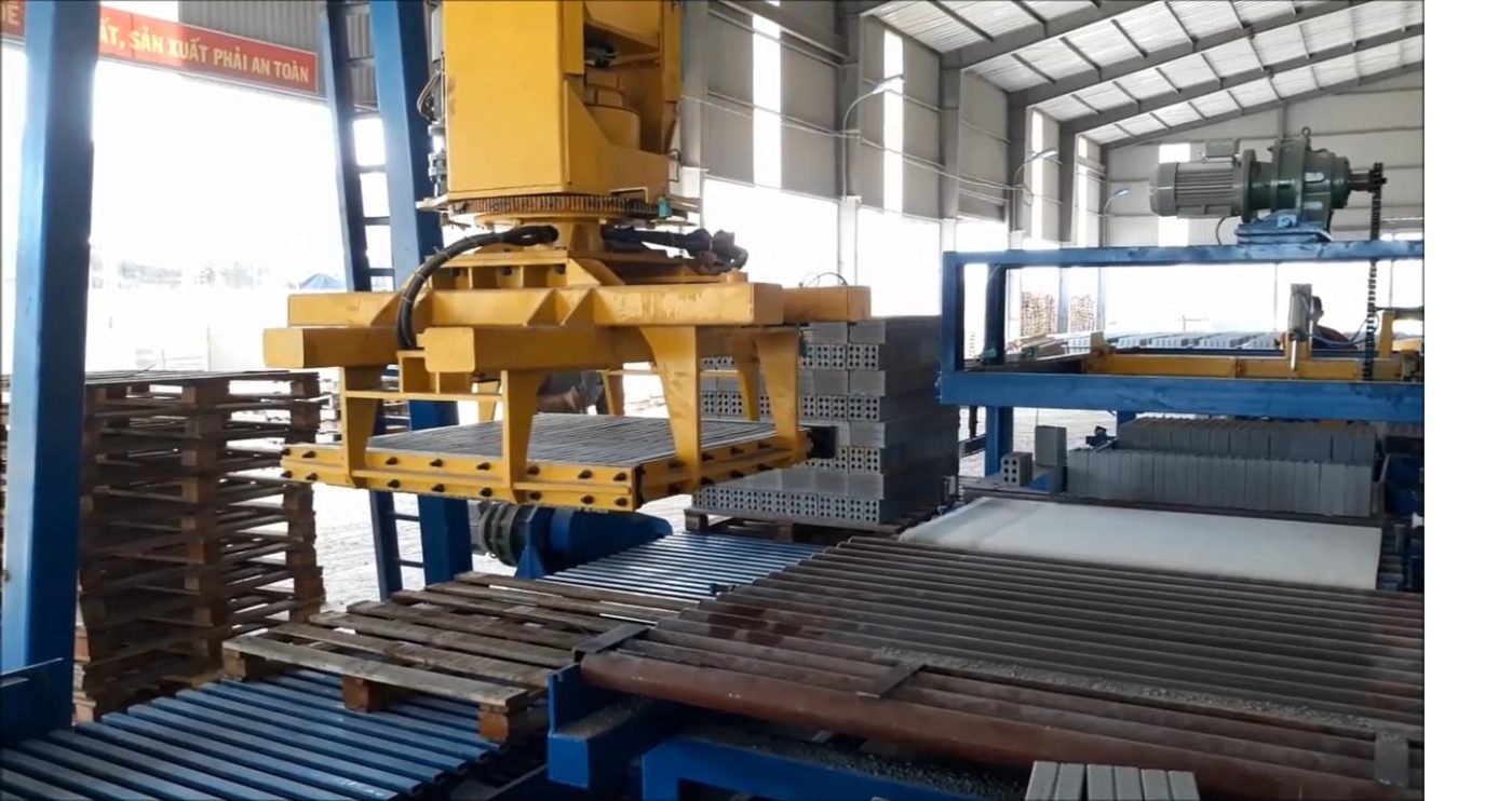 Máy ép gạch không nung Sivali Việt Nhật