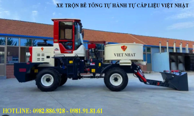 xe trộn bê tông tự hành tự nạp liệu